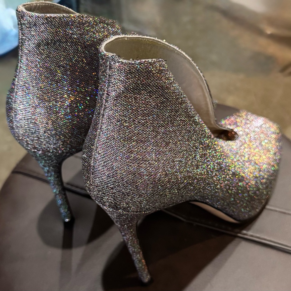 Gianvito Rossi Glittering Silver Peep Toe Heels - New without Box - Picture 3 of 7